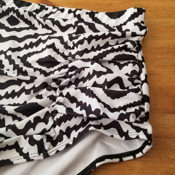 Hi-waisted Ruched Swimsuit Bottom - Picture 7 of 9